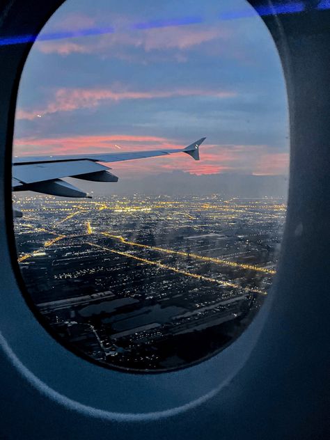 Photo Avion, Plane Window, Travel Picture Ideas, Airplane Window, Shotting Photo, Plane Travel, City Aesthetic, Sky Aesthetic, Dream Destinations