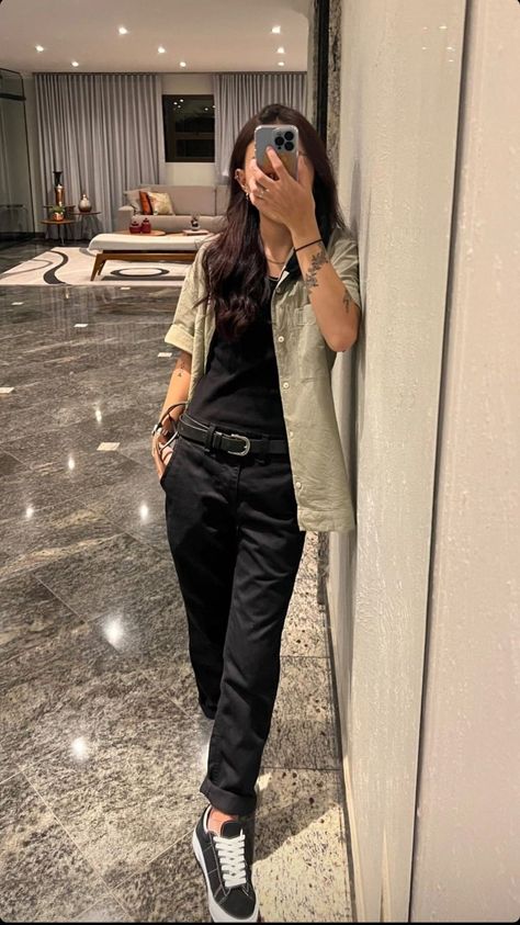 Tomboy Style 2023, Dani Soomin Outfits, Fem And Masc Outfit, Masc Semi Formal Wear, Girl Masculine Outfits, Formal Tomboy Outfits, Tom Boy Style Women, Soft Butch Fashion, Lesbian Business Casual