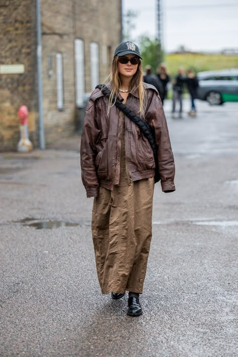 Copenhagen Street Style Winter, Copenhagen Fashion Week 2023, Leather Jacket Street Style, Copenhagen Fashion Week Street Style, Scandi Fashion, Copenhagen Street Style, Fashion Week 2023, Fashion Trend Forecast, Skandinavian Fashion