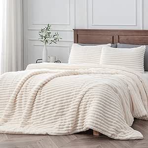 Comforter Sets Cozy Target, White Fluffy Bedding, Fluffy Comforter, Bedding Luxury, Twin Comforter Sets, Fluffy Bedding, Bed Comforter Sets, Twin Comforter, King Comforter Sets