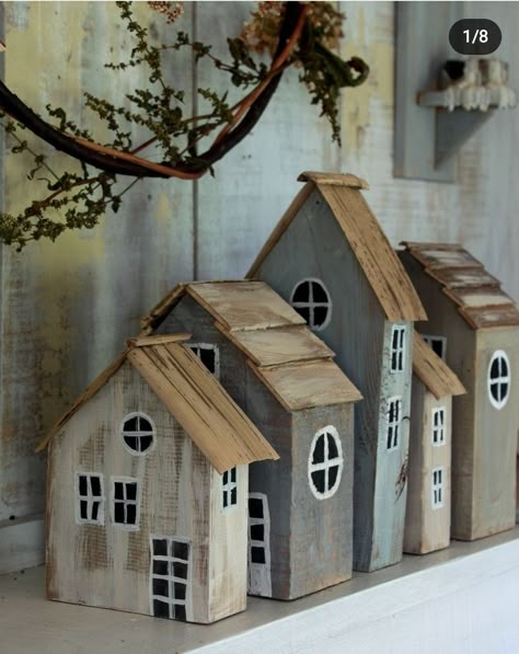 Tre Kunst, Scrap Wood Crafts, Small Wooden House, Wood Block Crafts, Wood Houses, Scrap Wood Projects, Driftwood Crafts, Wooden Houses, Christmas Wood Crafts