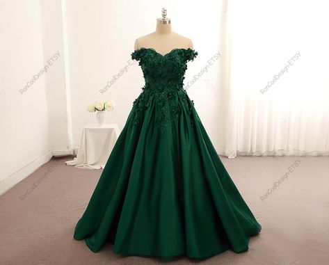 Forest Green Prom Dress, Slytherin Dress, Prom Dress Off The Shoulder, Graduation Party Dress, Flowy Prom Dresses, Gown Graduation, Party Dress Formal, Emerald Green Prom Dress, Prom Dresses Off The Shoulder