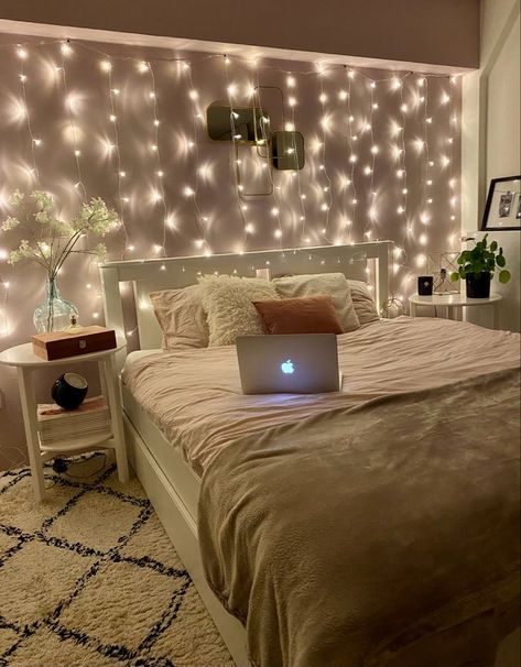 Bloxburg Christmas, Basic Room, Uni Bedroom, Bedroom Ideas For Small Rooms Cozy, Dream Bedroom Inspiration, Decor Ideas Bedroom, Luxury Room Bedroom, Classy Bedroom, Loft Room