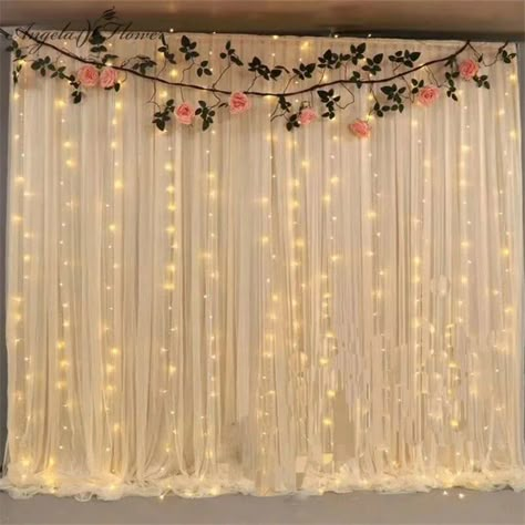 Quick Backdrop Ideas, Cottage Core Backdrop, Spring Dance Ideas, Quince Photobooth, Simple Engagement Decor, Simple Quinceanera Ideas, Quinceanera Backdrop Ideas, Backdrop Aesthetic, Floral Hoop Wedding