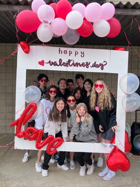 Valentine’s Day Parade Float, Valentines Picture Booth Ideas, Valentines Contest Ideas, Valentine's Photobooth Props, Valentines Senior Activities, Photo Booth For Valentines Day Ideas, Valentine's Day Balloon Ideas, Valentines Day School Dance Ideas, Valentines Crafts For Class Parties