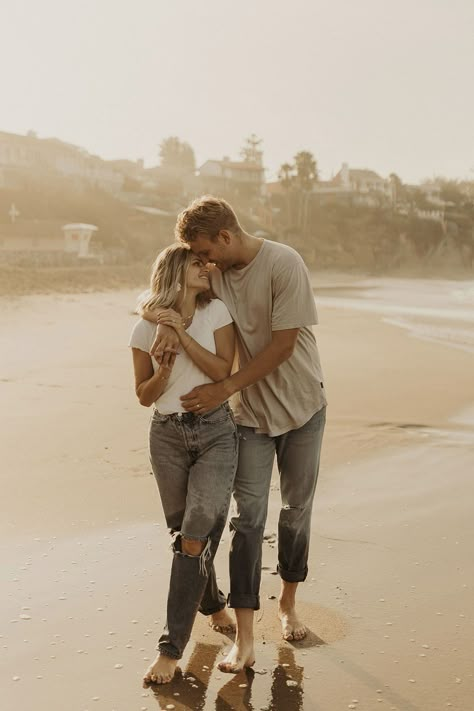 Summer Beach Couple Pictures, Fall Beach Pictures Couples, Beach Pictures Ideas Couples, Beach Casual Photoshoot, Morning Beach Couple Photoshoot, Water Photography Couples, Cozy Beach Couple Photoshoot, Engagement Pictures At The Beach, Couple Beach Pictures Jeans