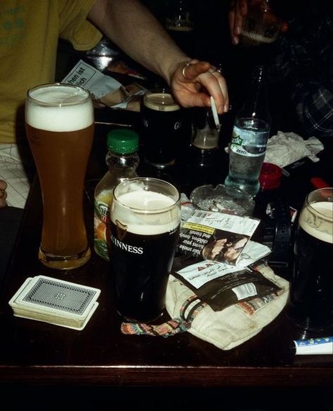 Club Film Photography, Beer Glass Aesthetic, Pub Owner Aesthetic, Pub Instagram Ideas, Pub Vibes Aesthetic, 80s British Aesthetic, Uk Pub Aesthetic, Pub With Friends Aesthetic, Making Drinks Aesthetic