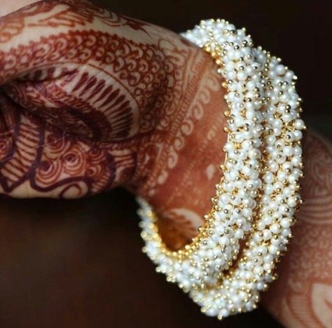 Pearl Kangan, Pearl Bangle Designs, Pearls Bangles, White Bangles, Fancy Bangles, Pearl Bangles, Thread Bangles Design, Indian Wedding Jewelry Sets, Indian Bridal Jewelry Sets