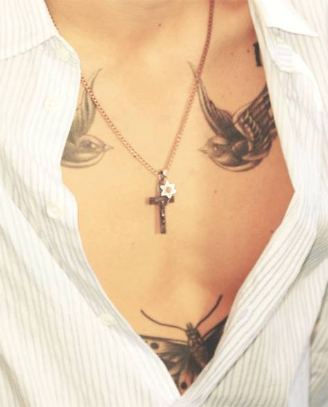 Harry I love your necklace! It has a Star of David on it! I'm glad I'm not the only one who knows what that is! My mom side of the family is Jewish & I have a tiny bit of Jewish blood in me & even though I didn't grow up all into it like my mom did kinda my family still does some things like Hanukah & we eat latkes, and play dreidel, and all that stuff and some more:) Your Delicate Point Of View, Delicate Point Of View, Harry Aesthetic, Harry Styles Tattoos, S Tattoos, Tattoo Butterfly, Harry Core, Harry Styles Aesthetic, Butterfly Tattoos