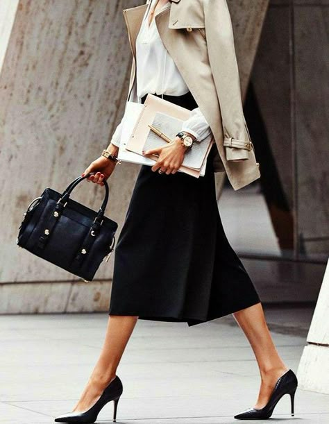 Women Lawyer, Corporate Women, Lawyer Fashion, Lawyer Outfit, Beauty And Brains, Work Uniform, Law Student, Aesthetic Women, Work Style