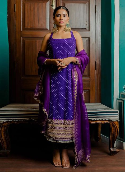 #sequinsworksuit #festivalsuit #satinfabricsuit #purplecoloursuit Suit Designs Indian Style, Suits For Women Indian, Orang India, Celana Fashion, Trendy Outfits Indian, Bandhani Dress, Indian Designer Suits, Salwar Designs, Gaun Fashion