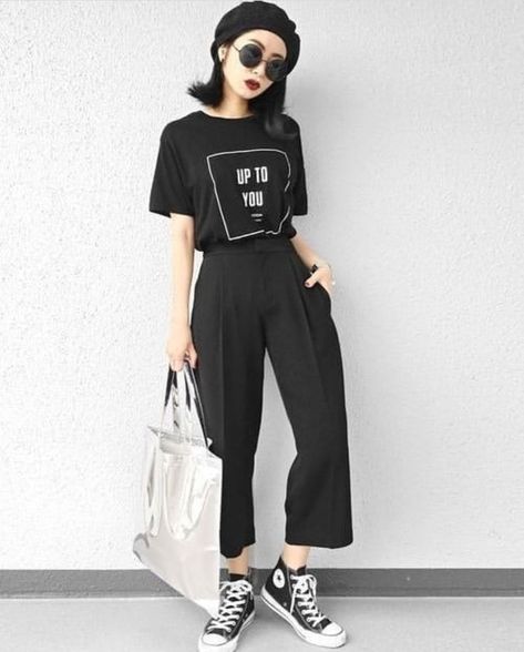 30 Year Old Street Style, Comfortable Punk Outfits, Japan Fashion Casual, Outfit Nero, Moda Ulzzang, Outfits With Converse, Looks Black, Korean Fashion Trends, Ulzzang Fashion