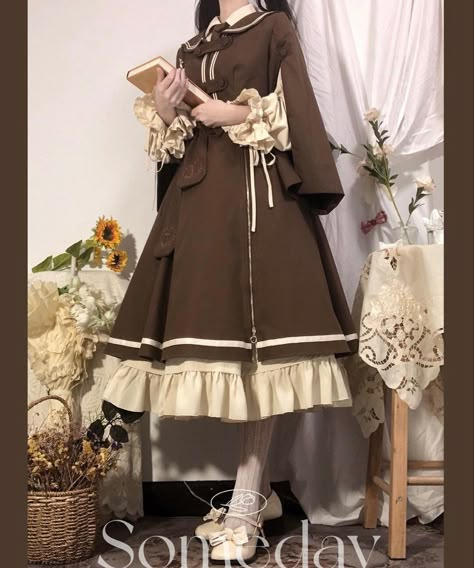 Gaun Abad Pertengahan Inggris, Royal Core Outfits Casual, Gowns Traditional, Royal Anime, Bear Oc, Gaun Abad Pertengahan, Traditional Gowns, Modest Dresses Casual, Kawaii Fashion Outfits