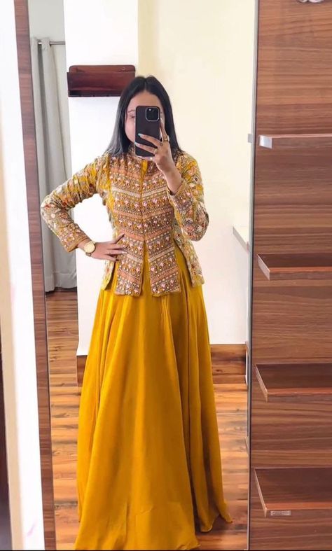 Outfit For Haldi Function, Dress For Haldi Function, Top With Sharara, Haldi Dress Ideas, Designer Crop Top, डिजाइनर कपड़े, Haldi Dress, Haldi Outfits, Happy Dresses