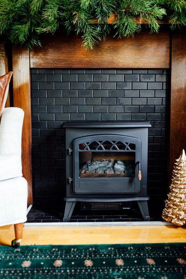 Fireplace Renter Friendly, Renter Friendly Decorating, Diy Fireplace Mantle, Tiny House Hacks, Faux Fireplace Diy, Build A Fireplace, Brick Fireplace Makeover, Small Fireplace, Cedar Homes