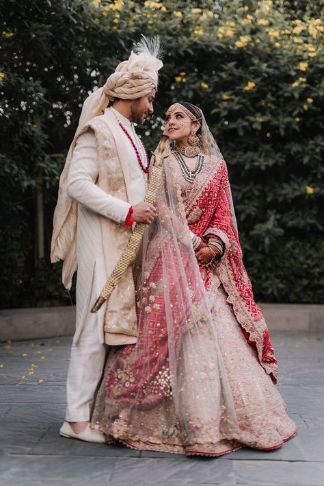 Wedding Matching Outfits, Best Indian Wedding Dresses, Indian Wedding Bride, Red Bridal Dress, Bridal Dupatta, Latest Bridal Lehenga, Couple Wedding Dress, Wedding Lehenga Designs, Indian Bride Outfits