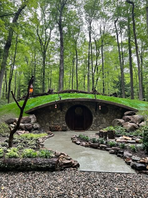 Casa Do Hobbit, Case Sotterranee, The Hobbit House, Earthen Home, Underground Living, Hobbit Home, Casa Hobbit, Earth Sheltered Homes, Hobbit Houses