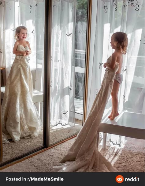 Mother Daughter Wedding, Mom Wedding Dress, Mother Wedding, Wedding Picture Poses, Mother Wedding Dress, Wedding Picture Ideas, Wedding Day Photos, Wedding Dress Pictures, Wedding Pic