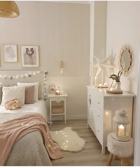 #rosegold #pink #girly #girlydecor #hygge #bedroom Cream And Pink Bedroom, Pink And Beige Bedroom, Hygge Bedroom Ideas, Pink Bedroom Accessories, Hygge Bedroom, Blush Pink Bedroom, Blush Bedroom, Rose Gold Bedroom, Gold Bedroom Decor