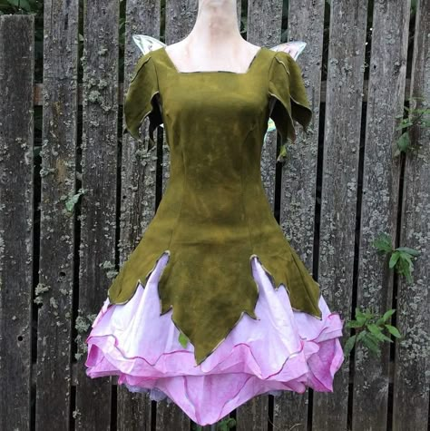 Green And Pink Fairy Costume, Rose Fairy Costume, Forest Fairy Fashion, Adult Fairy Costume Diy, Diy Fairy Dress, Forest Fairy Costume Diy, Nature Fairy Costume, Flower Fairy Outfit, Fairy Dress Diy