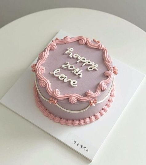 32 Insta-Worthy Birthday Picnic Party Ideas To Enjoy With Friends Cake Aesthetic Minimalist, Minimalist Birthday Cards, Birthday Cake Minimalist, Minimalist Birthday Decor, Best Friend Birthday Cake, Minimalist Birthday Cake, Birthday Cake Simple, Cake Minimalist, Birthday Cake Aesthetic