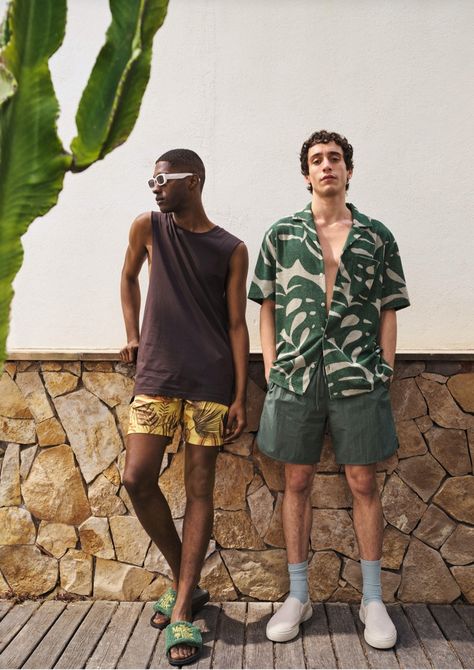 Beach Outfit For Men, Modest Beach Outfit, Terry Fabrics, Summer Outfits Men Beach, Pose Couple, Vacation Outfits Men, Mens Beach Style, Vacation Fits, Beach Outfit Men