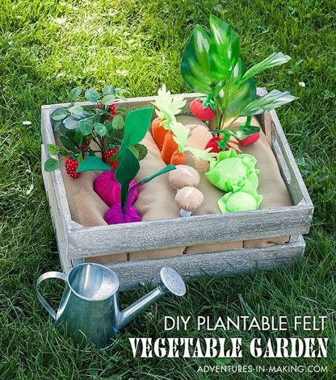 Felt Vegetable Garden, Felt Garden, Baby Mobil, Felt Play Food, Diy Kids Toys, Homemade Toys, Felt Food, Felt Craft, Felt Projects