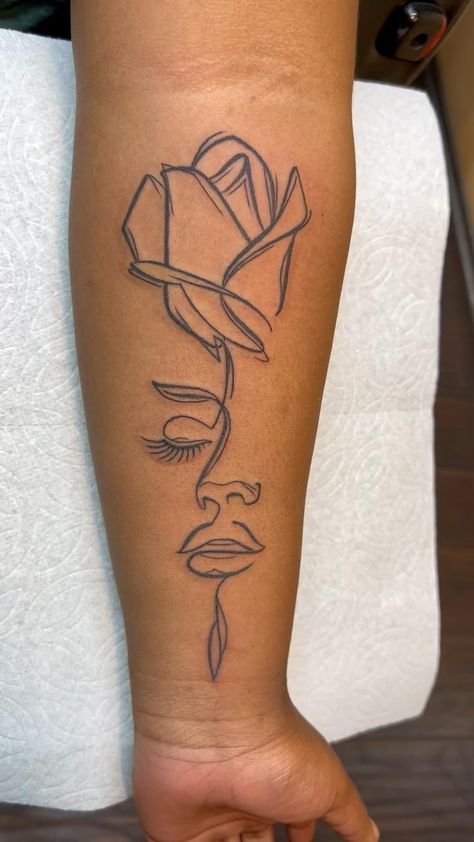 Tattoos Infinity, Hand Tattoos For Girls, Cute Hand Tattoos, Pretty Hand Tattoos, Black Girls With Tattoos, Writing Tattoos, Tasteful Tattoos, Spine Tattoos For Women, Tattoos Geometric