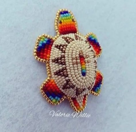 Native American Bead Embroidery Patterns, Beaded Turtle Native American, Beaded Turtle Pattern, Turtle Beadwork, Beaded Earrings Native Beadwork, Bead Turtle, Beaded Turtle, Minimalist Tattoo Ideas, Indian Beadwork