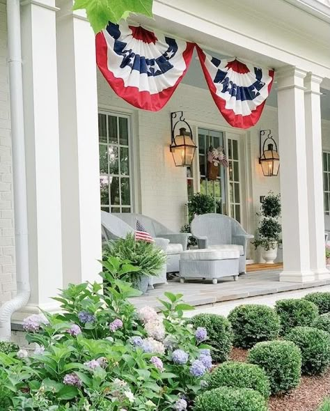 A Dynamic Design Design Duo in Kentucky: Gretchen & Jason Black - The Glam Pad Gretchen Black, Patriotic Front Porch, Patriotic Porch, Fourth Of July Decorations, Mixing Patterns, Fourth Of July Decor, Front Landscaping, July Decor, 4th Of July Decorations