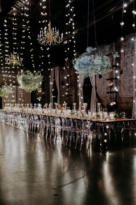 Industrial Tablescape Inspiration With Dreamy Floral Clouds #babiesbreathweddingflowers #newyorkweddingvenues #acrylicweddingdetails Brooklyn Wedding Venues, City Wedding Venues, Brooklyn Bride, New York Wedding Venues, Nyc Wedding Venues, Cool Wedding, Fairy Wedding, Inexpensive Wedding Venues, Brooklyn Wedding