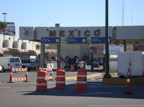 Mexicali border crossing. Mexico Border, Mexican Border, Us Border, 20 Dollars, Millions Of Dollars, New Photo Download, Places To Be, Photo Download, American People