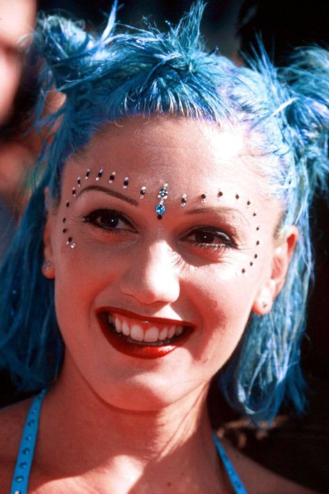 90s Makeup Trends 1990s, 1990s Makeup, Gwen Stefani Hair, Gwen Stefani 90s, 90s Cosplay, 90s Makeup Trends, Clueless Cher, 90s Grunge Hair, 90s Stuff