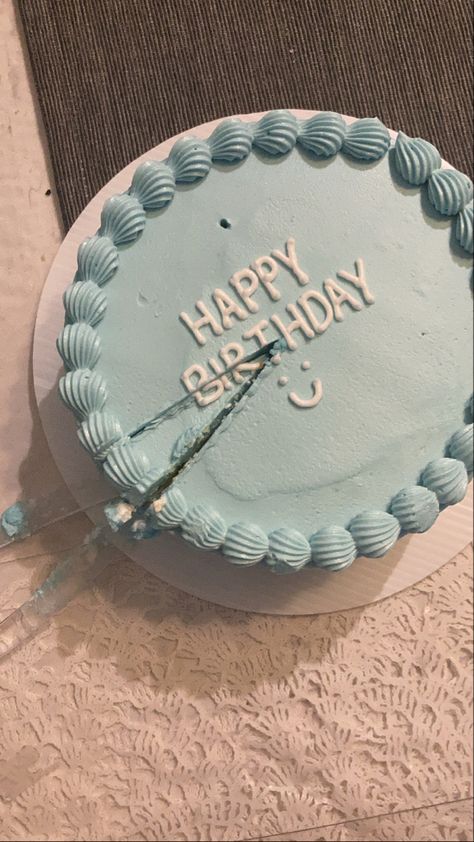 Cute Birthday Cakes Aesthetic Blue, Blue Birthday Cakes Aesthetic, Simple Birthday Cake Blue, Bday Cakes Aesthetic Blue, Simple Aesthetic Birthday Cakes Blue, Aesthetic Blue Birthday Cake, Mens Birthday Cake Simple, Blue Cake Ideas Birthday Men, Blue Frosted Cake