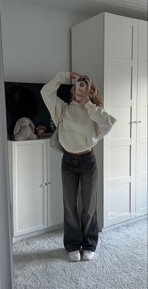 Clean Girl Outfits, Uni Outfits, Outfit Inspo Casual, Stockholm Style, School Looks, Looks Street Style, Stockholm Fashion, Winter Fits, Cute Everyday Outfits