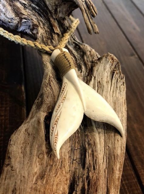 Dremel Bone Carving, Power Wood Carving Projects, Wood Carved Necklace, Wood Carving Necklace, Wood Carved Jewelry, Sculpture Dremel, Whale Tale, Bone Accessories, Antler Carving