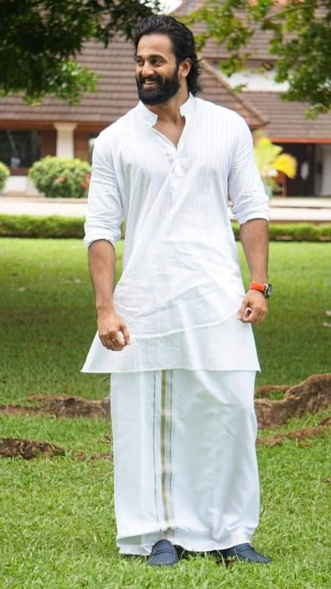 Kurta Mund Men Kerala, Onam Dress For Men, Pancha Outfits Men, Pancha Kattu Men, South Indian Men Outfit, Kurta And Mundu Kerala Men, Onam Outfit For Men, Mundu Kerala Men, Kerala Mundu And Kurta Men