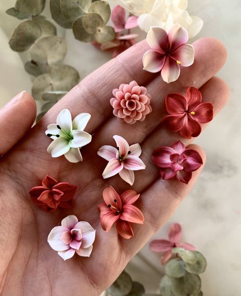 Hanging Craft Ideas, Polymer Clay Flower Jewelry, Hanging Craft, Polymer Clay Ornaments, Handmade Clay Jewelry, Clay Diy Projects, New Paper, Polymer Clay Diy, Polymer Clay Jewelry Diy