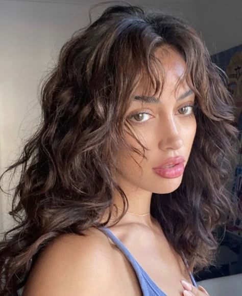 Naturally Wavy Hair Cuts, Bangs Wavy Hair, Natural Curly Hair Cuts, Curly Hair Photos, Haircut Inspo, Wavy Haircuts, Natural Wavy Hair, Haircuts For Wavy Hair, Cindy Kimberly