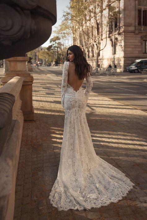 Julie Vino Wedding Dress, Estilo Rachel Green, Bridal Designers, Wedding Dress Guide, Wedding Dresses 2020, Fit And Flare Wedding Dress, Trendy Wedding Dresses, Dress Guide, Dream Wedding Ideas Dresses