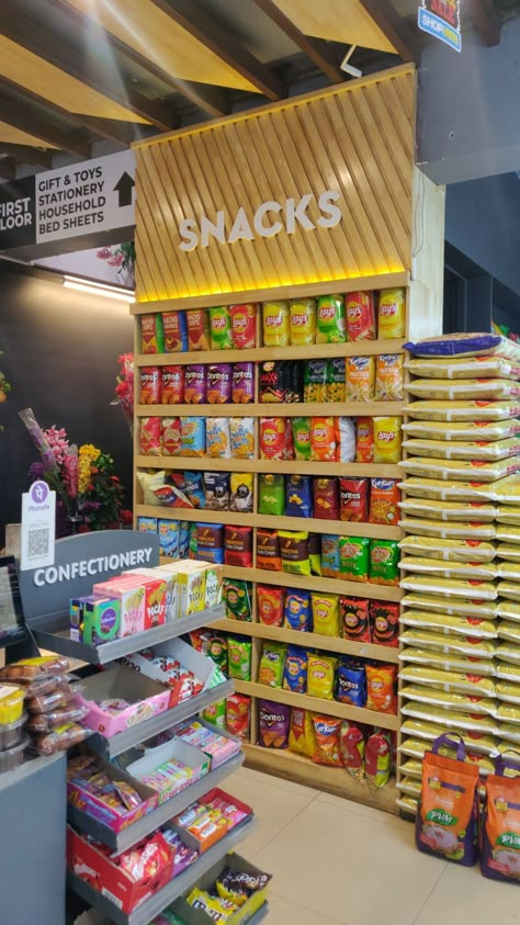 Snack Store Ideas, Indian Grocery Store Design, Chips Organization Ideas, Mini Grocery Store Design, Small Supermarket Design Ideas, Mini Store Ideas, Small Store Ideas, Mini Market Store Ideas, Small Shop Interior Design