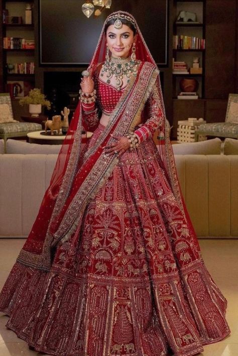 Experimenting with bridal lehengas is quite trending but let's agree that no matter what trend comes or goes, one that never changes is that of the classic red bridal lehenga. It is traditional, blazing and complements the Indian skin tone beautifully. That is why, one can never go wrong with this colour. And these days, there are such gorgeous ones which are a perfect mix of traditional and contemporary! Reception Look Bride Indian Lehenga, Bride Jewellery Indian, Bridal Looks Indian Brides, Reception Outfit For Bride Indian, Indian Wedding Outfit Bride, Reception Dress Bride, Bridal Wear Indian, Indian Bridal Wear Red, Rajasthani Bride