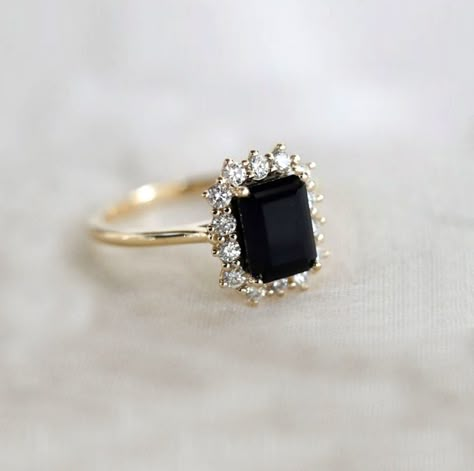 Vintage Anniversary Rings, Gold Minimalist Ring, Engagement Ring Yellow Gold, Engagement Ring Yellow, Onyx Engagement Ring, Moissanite Engagement Ring Oval, Emerald Cut Moissanite, Ring Halo, Diamond Anniversary Rings