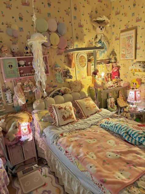 Jumicore Room, Twee Aesthetic Room, Cute Core Room Ideas, Twee Room, Juminocore Bedroom, Dreamy Room Aesthetic, Dreamy Room Cozy Bedroom, Cluttercore Bedroom, Cluttered Bedroom Aesthetic