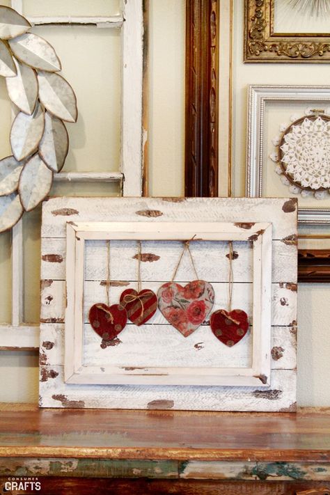 Valentine Decor Ideas, Valentines Signs, Valentine Board, Valentine Wood Crafts, Artistic Crafts, Frame Tutorial, Saint Valentin Diy, Valentines Bricolage, Chalk Crafts