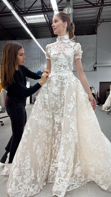 Monique Lhuillier on Instagram: "Bridal fittings underway… New collection coming to life! ✂️🤍 #moniquelhuillier #mlbride" Bridal Asthetic, Monique Lhuillier Dress, Christian Wedding Gowns, 2023 Wedding Dresses, Monique Lhuillier Wedding Dress, Monique Lhuillier Wedding, Dress Types, Monique Lhuillier Bridal, Monique Lhuillier Gowns