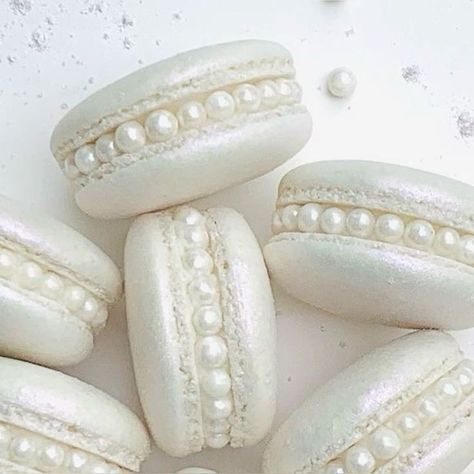 Bachelorette Macarons, Wedding Ideas Pearls, Pearls And Persecco Bridal, Engagement Macarons, Bridal Macarons, Bridal Shower Macarons, Pearls And Prosecco Cookies, Pearl Macarons, Pearl Party Theme