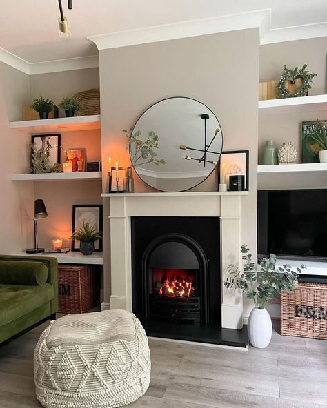 House Beautiful UK | This living room from @homeatspringbank is so warm and welcoming 🤍 | Instagram Retreat Living Room, 1930s Living Room, Green Sofa Living Room, Lounge Room Styling, Snug Room, Living Room Decor Neutral, Victorian Living Room, Classy Living Room, Living Space Decor