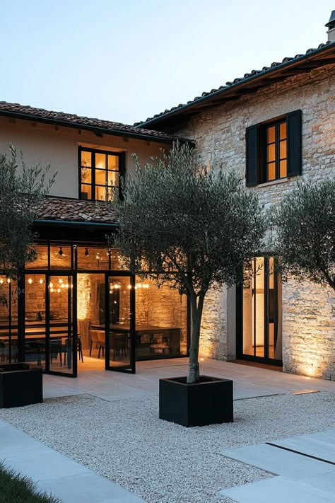 36 Stunning Modern Tuscan Houses Provencal Interior Design, Tuscany Modern Interior, Italian Ranch House, Countryside House Modern, Tuscan Homes Exterior Italian Villa, Modern Italian Home Exterior, Tuscan House Interior Design, Italian Courtyard Garden, Modern Tuscan House