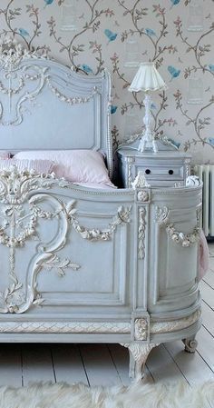 Shabby Chic Bedrooms Decorating Ideas, French Blue Bedroom, Camera Shabby Chic, French Bedroom Decor, Gorgeous Bed, Antique Bedroom, Beautiful Beds, Shabby Chic Room, French Bedroom